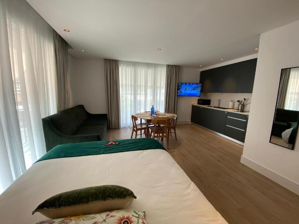 Apartamentos Turisticos La Plaza Чипіона Екстер'єр фото